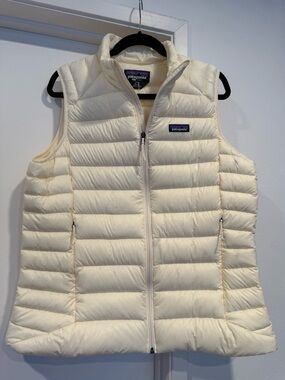 NEW Patagonia Women’s Quilted Down Vest - Cream
